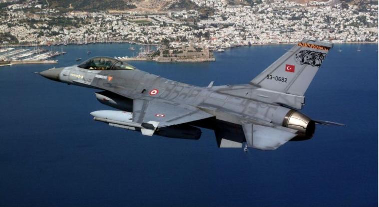 Τουρκία: Η πρώτη πιλότος F-16 που φορά μαντίλα είναι μόλις 23χρονών (εικόνα)